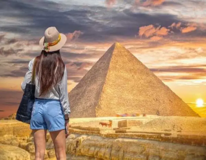 Full Day Tour : Giza Pyramids & Egyptian Museum in Cairo